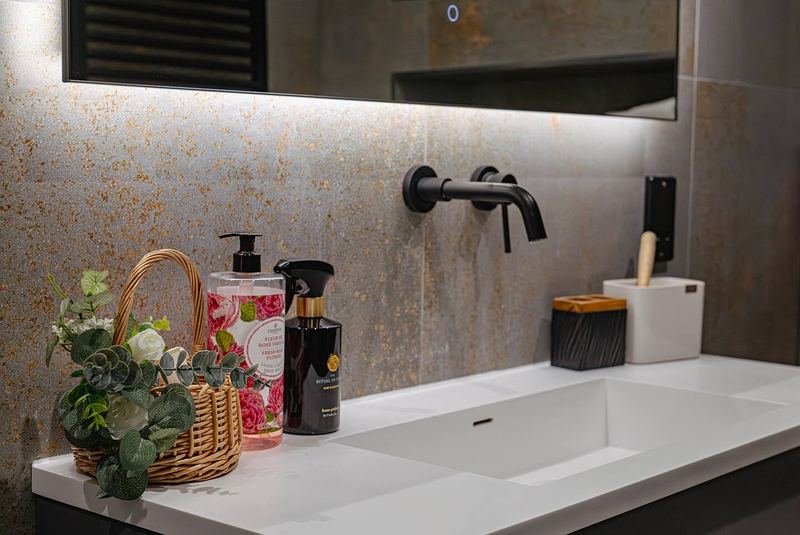 Bathroom at The Old Poultry Shed — The House and Pod