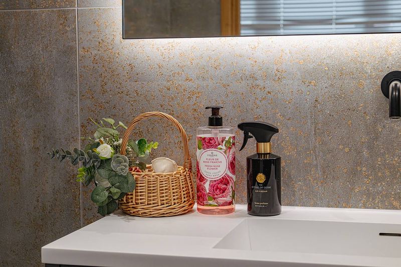 Bathroom at The Old Poultry Shed — The House and Pod